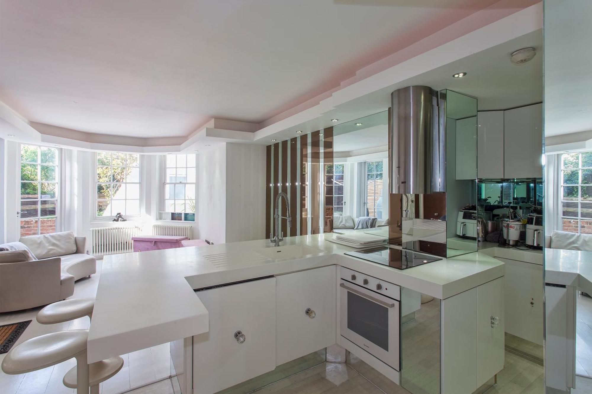 Hampstead Summer Time Garden Apartment