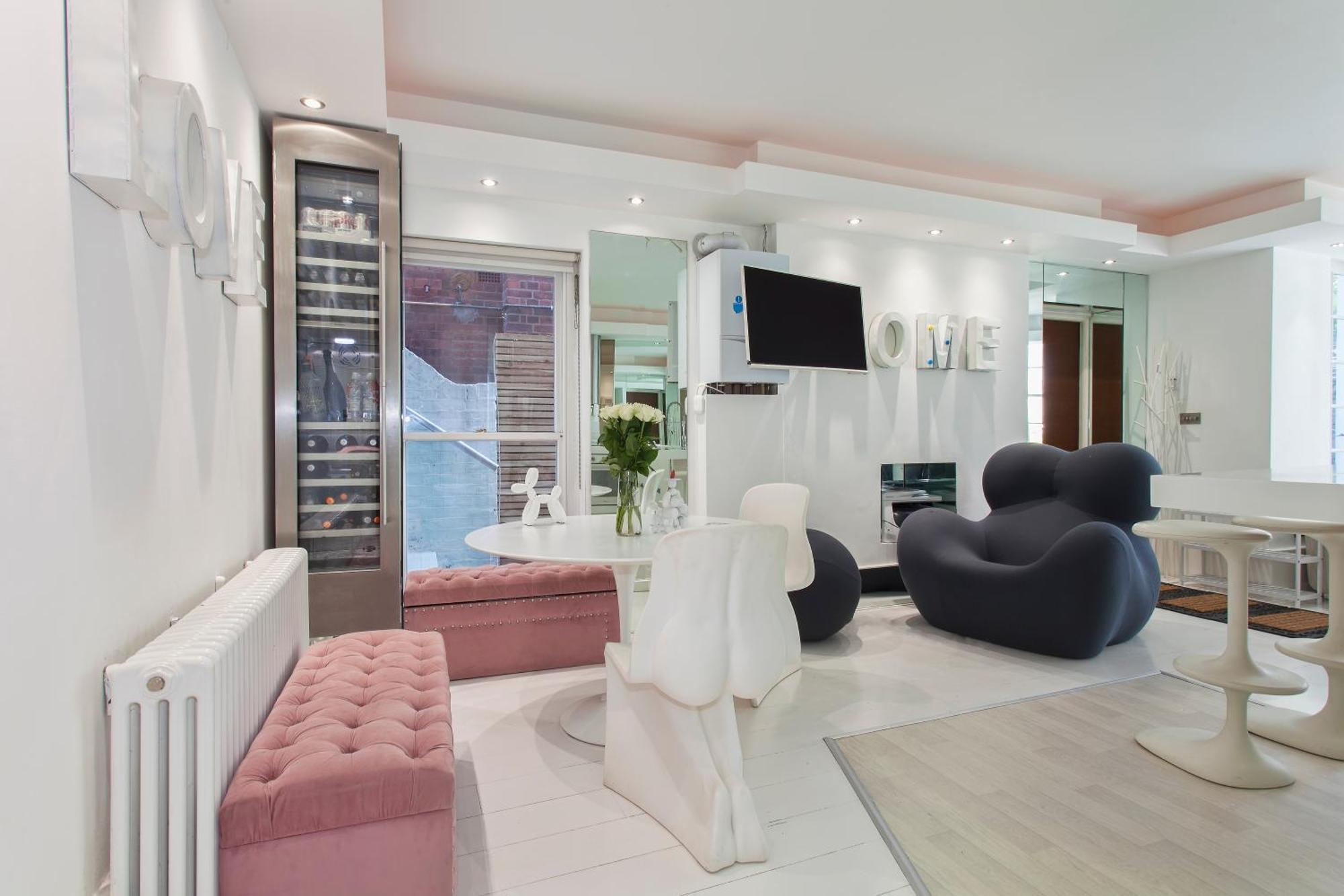 Hampstead Summer Time Garden Apartment *