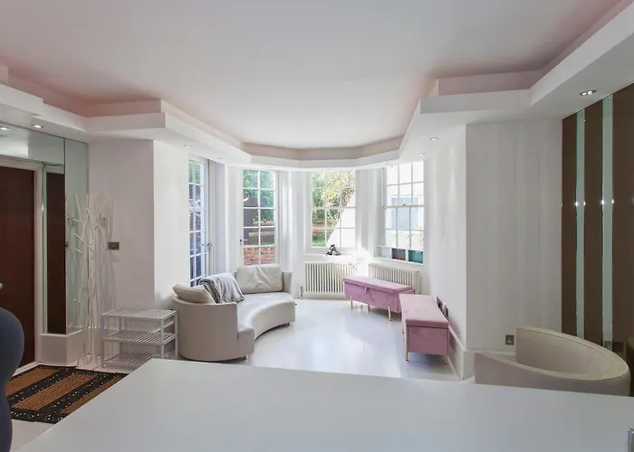 Hampstead Summer Time Garden Appartment